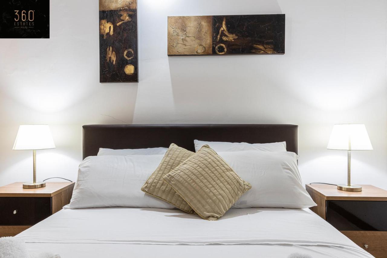 Seafront - Top Location, Top Floor With Wifi & Ac By 360 Estates 발레타 외부 사진