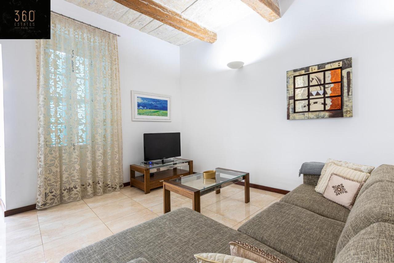 Seafront - Top Location, Top Floor With Wifi & Ac By 360 Estates 발레타 외부 사진