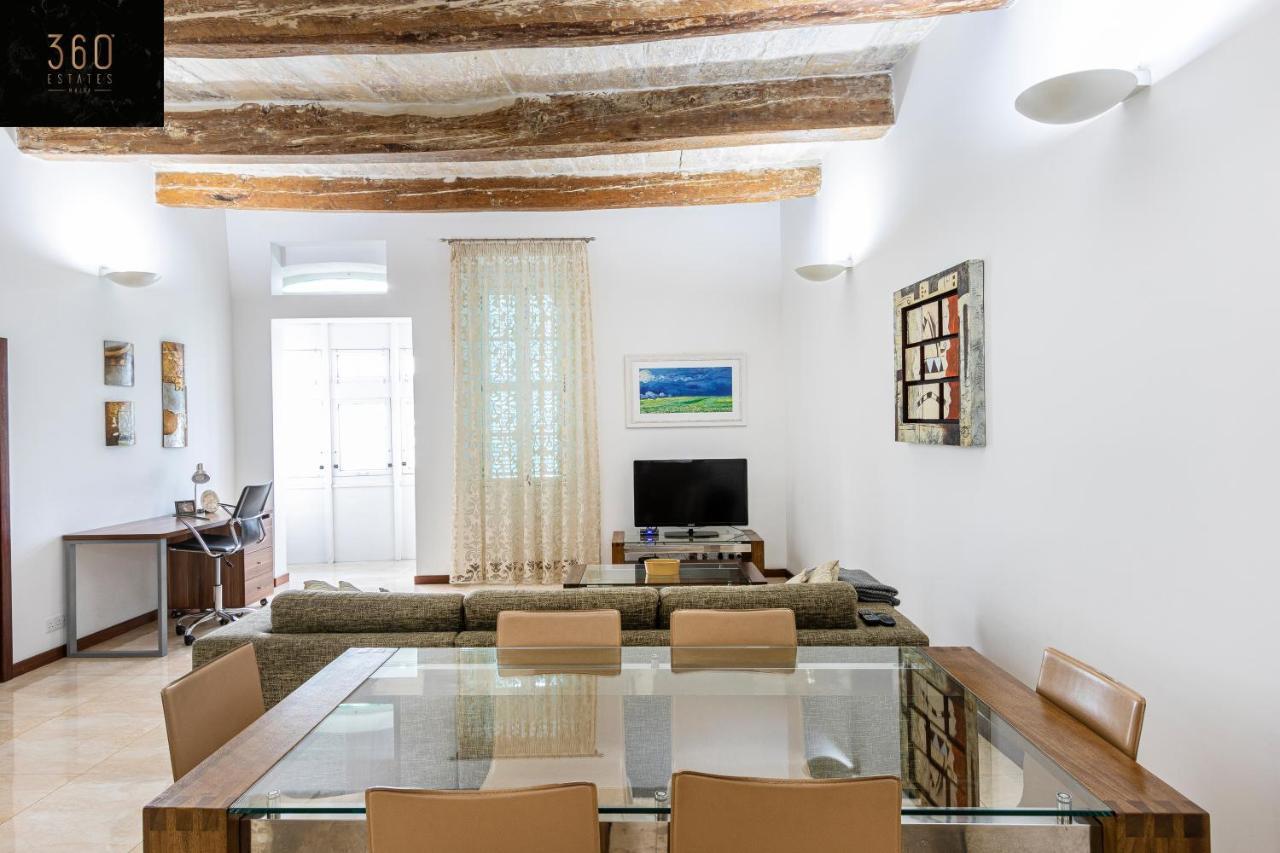 Seafront - Top Location, Top Floor With Wifi & Ac By 360 Estates 발레타 외부 사진