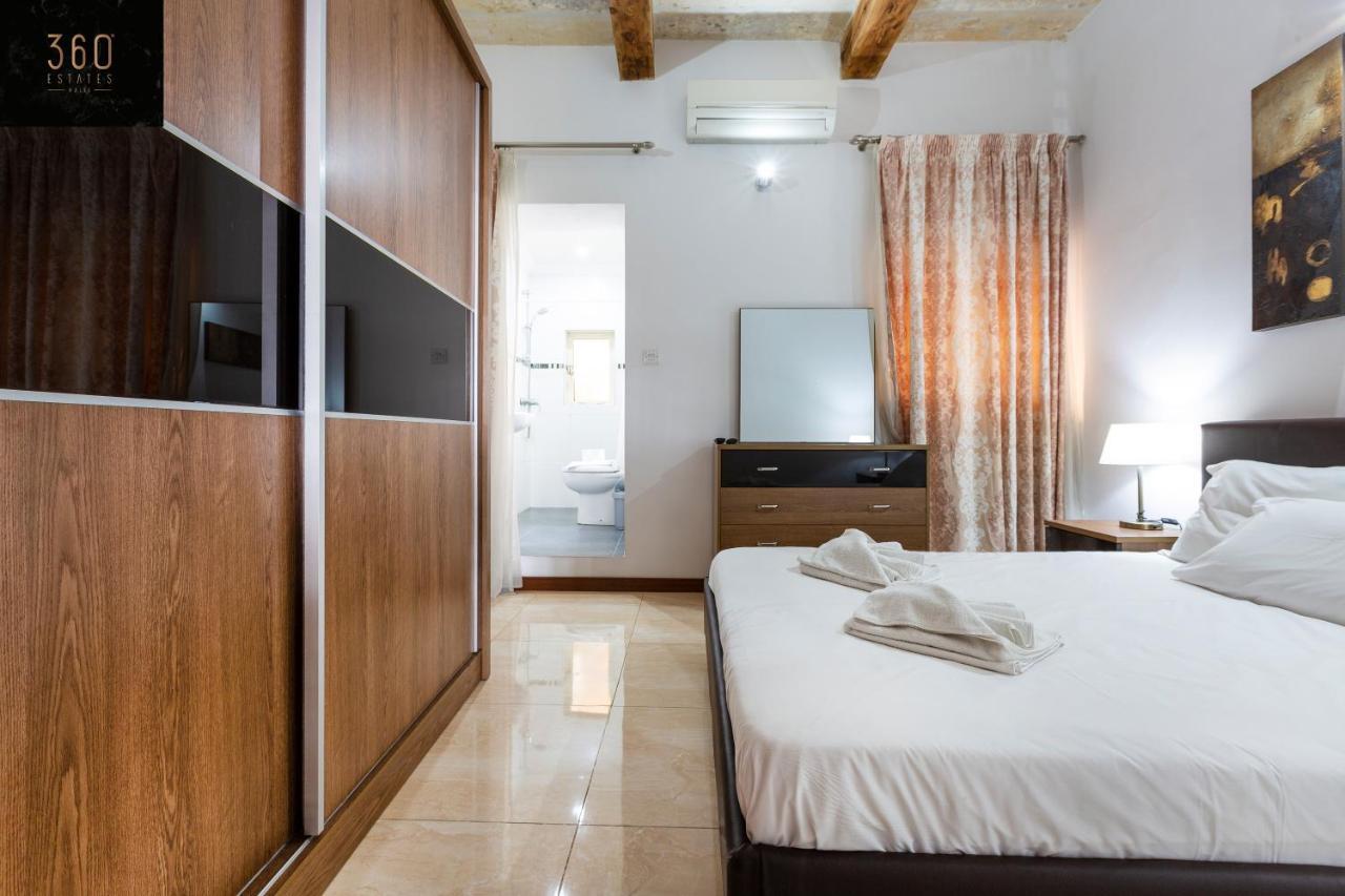 Seafront - Top Location, Top Floor With Wifi & Ac By 360 Estates 발레타 외부 사진